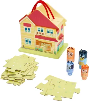 Bluey – Wooden Carry Along House – Indoor & Outdoor Play, 22 Pieces Including 6 Characters & 15 Piece Puzzle Mat - Portable Activity Set for Kids 3 Years and Up – 23cm Tall & FSC Certified
