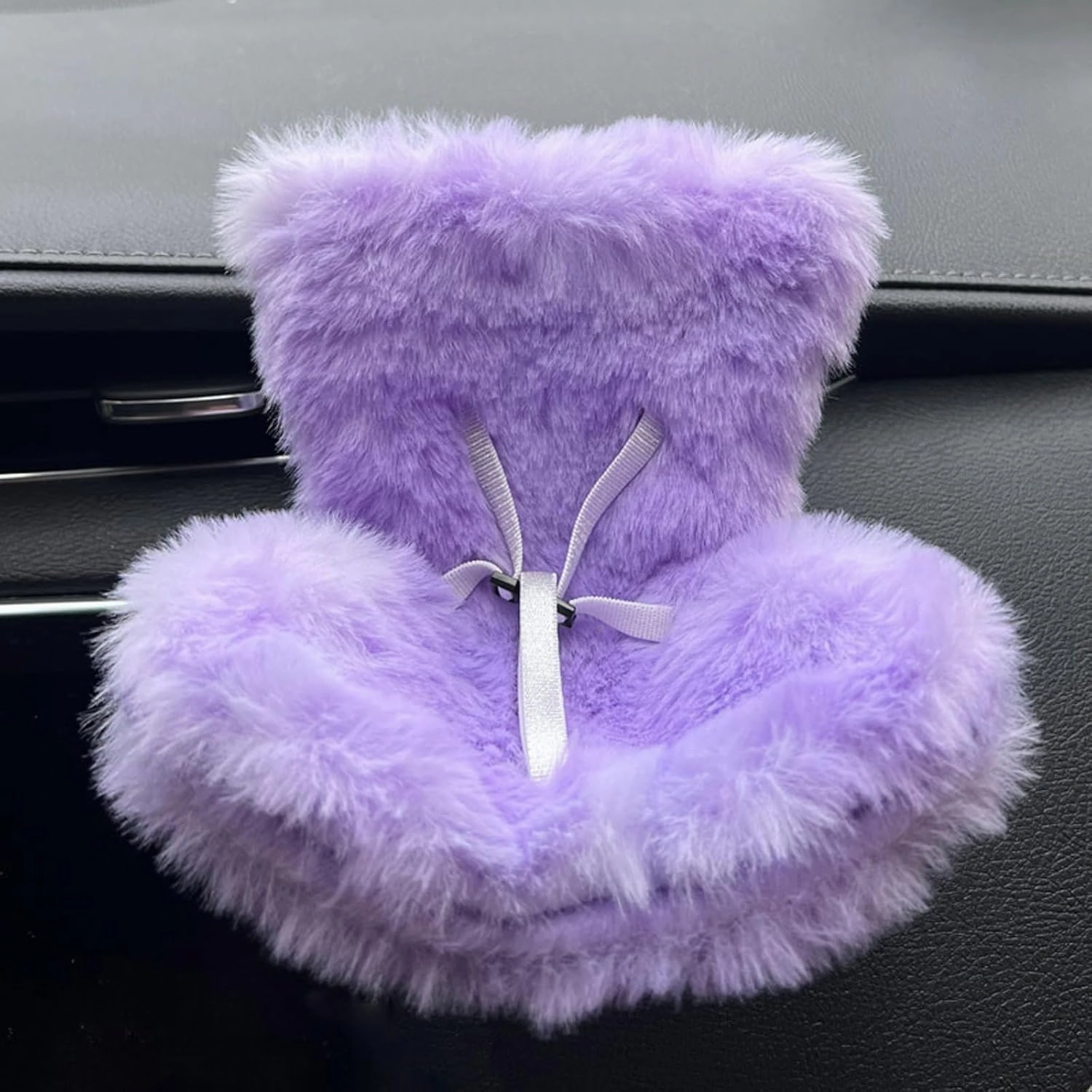 Cars Seats for Dolls with Soft Furry Cushion, Air Vent Clip and Desktop Stand, and Functional Car Ornament for Doll Fans and Doll Collectors