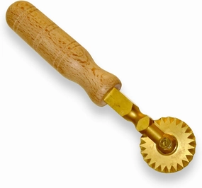 La Gondola Homemade Pasta Cutter - Festooned Wheel | Italian Pasta Making Tool for Home and Business | Brass & Natural Wood | Safe & Easy to Use Pasta Cutting Tool | Ravioli Cutter Made in Italy