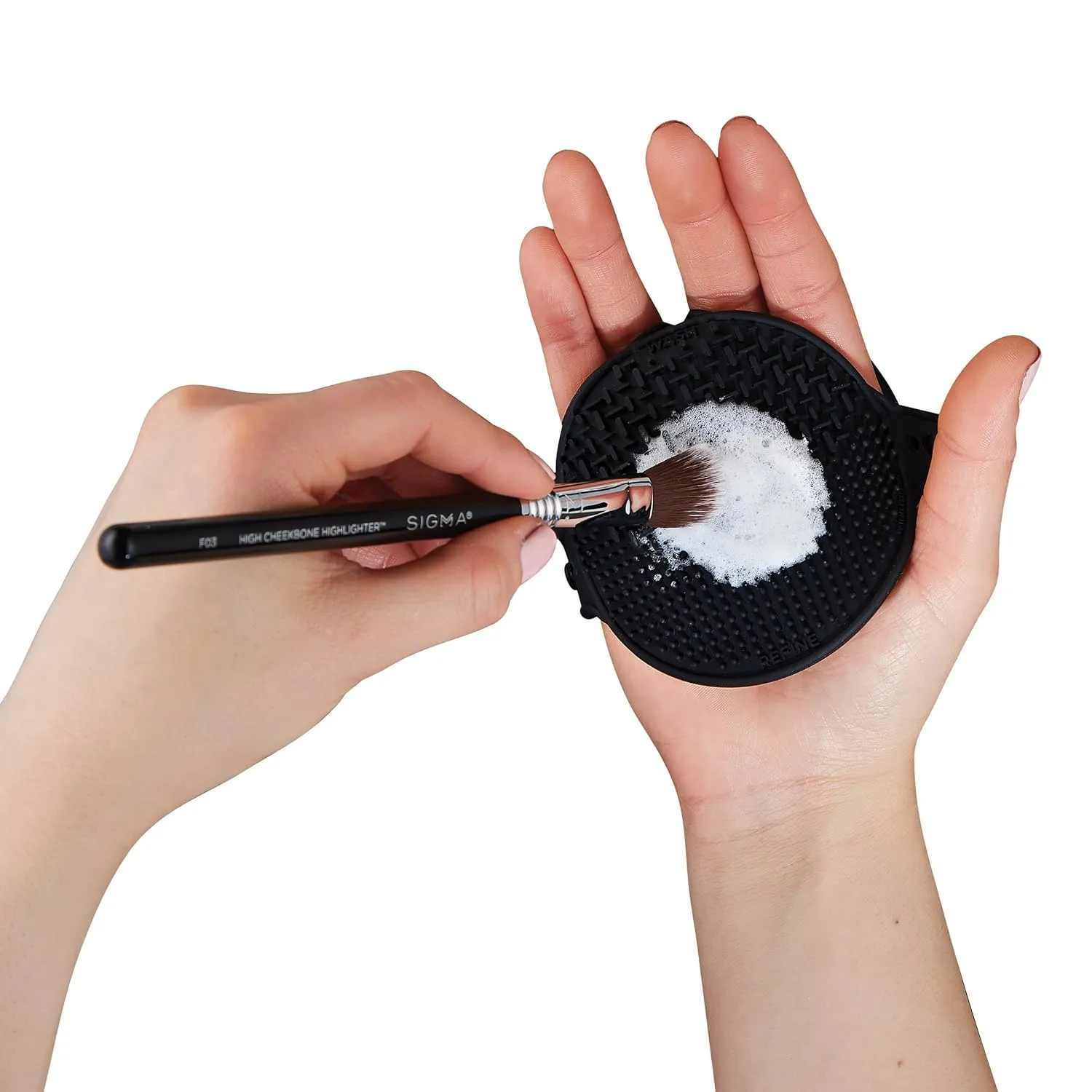 Sigma Beauty - Palmat® - Makeup Brush Cleaner - Perfect for Travel and On the Go - Palm Sized - Black