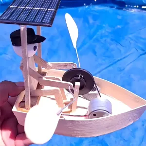 Solar Rowing Robot, Handmade Wooden Mini Boat, Funny Floating Water Toy, for Pool Yard Lawn Garden Desktop Decoration (1 PCS)